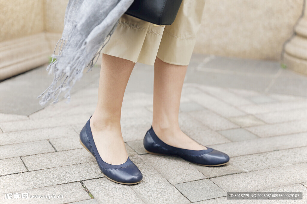 女士优雅平底鞋穿搭展示