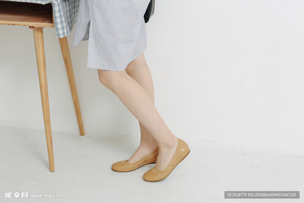 女士优雅浅口平底鞋展示