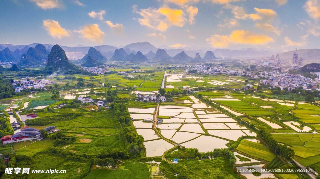 广西柳州小镇日落风光