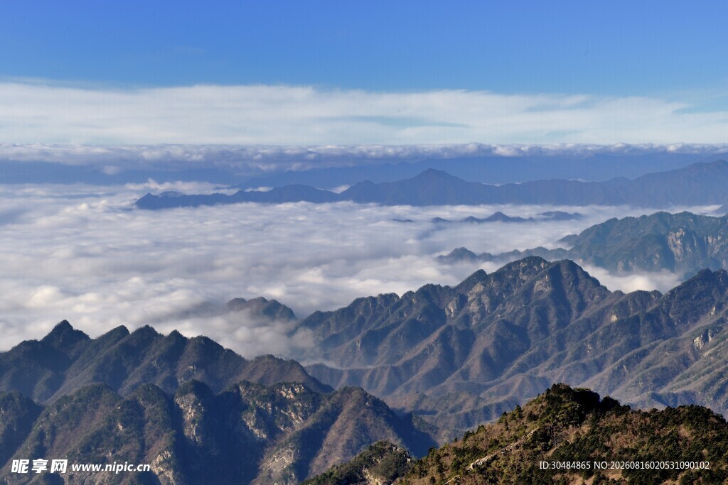高山云海壮丽景观