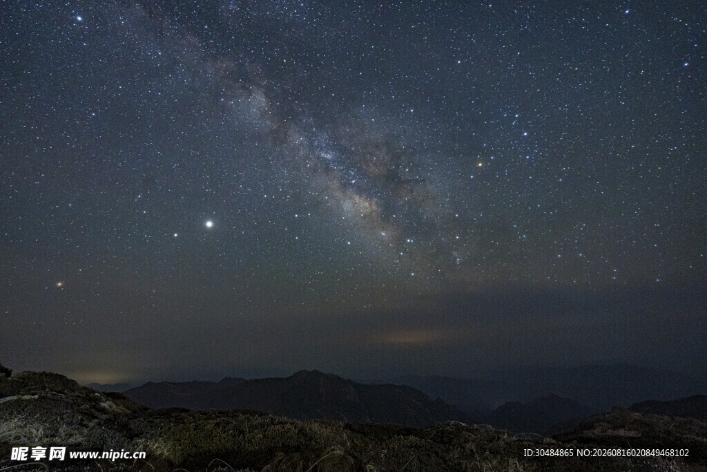 夜空下的璀璨星河