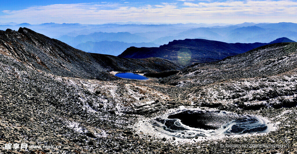 高山间的独特地貌景观