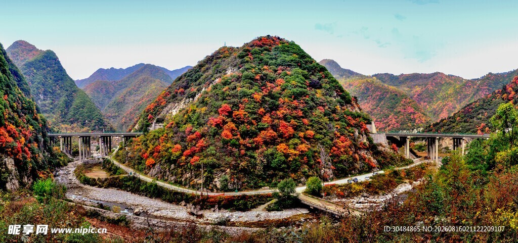秋日长城斑斓美景