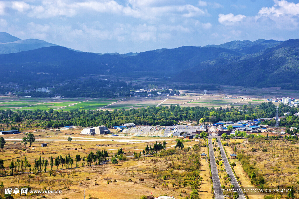 田园风光下的乡村美景