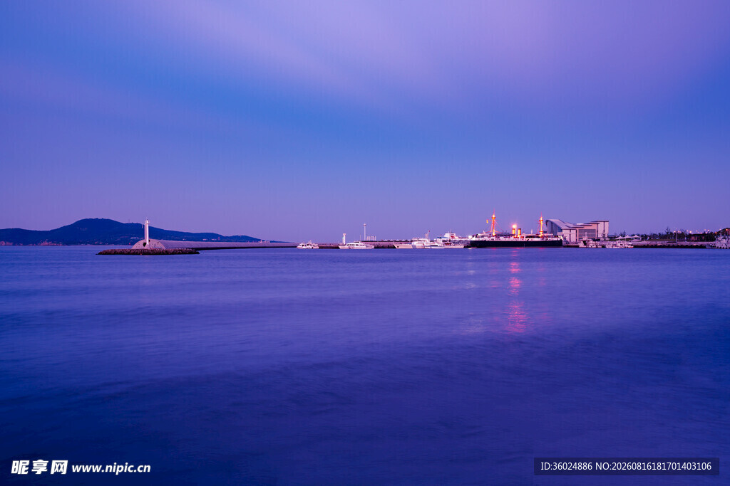 海滨城市暮色美景