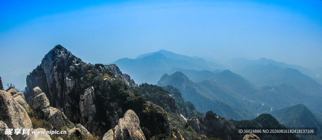 巍峨山峰壮阔天际景观