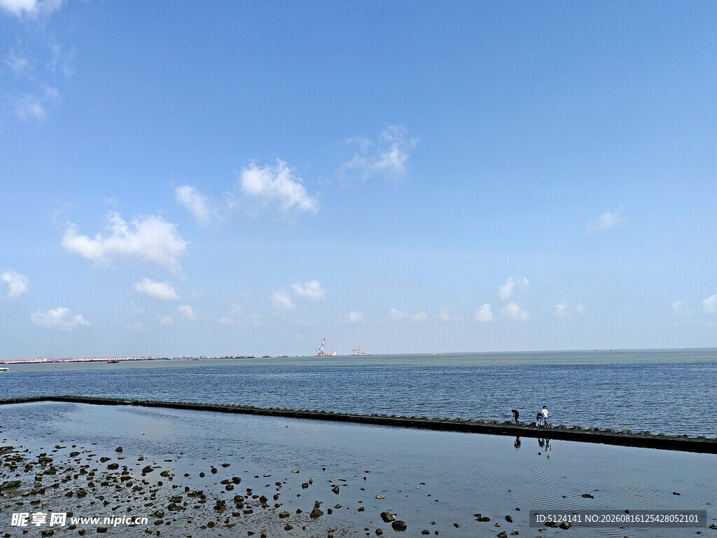 海边长堤