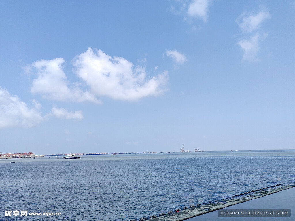 海边蓝天美景