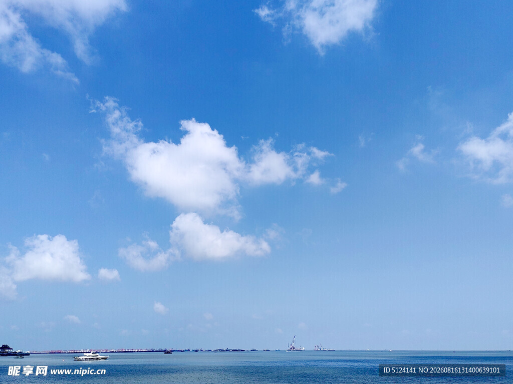 蓝天碧海