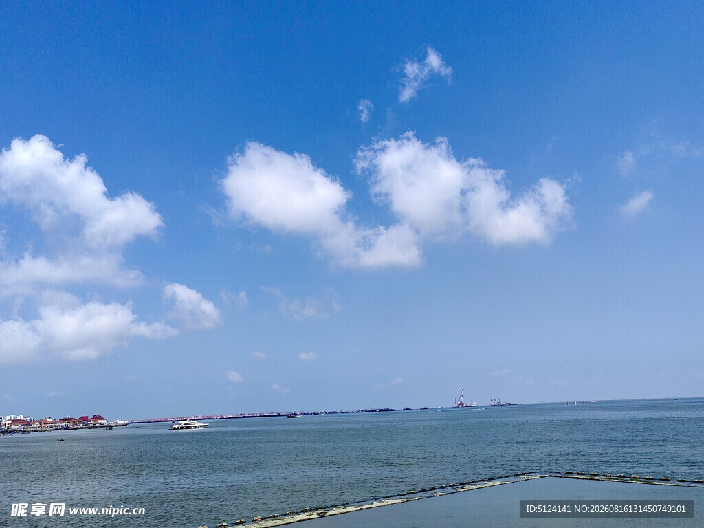 海边蓝天美景