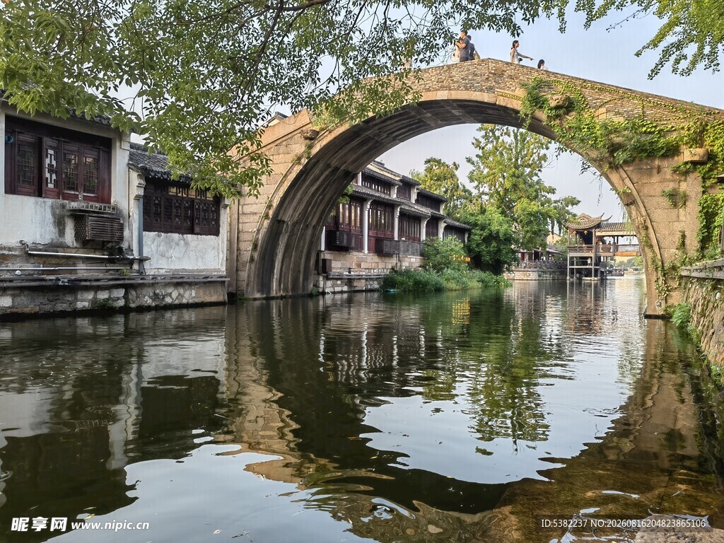 江南水乡石拱桥风景