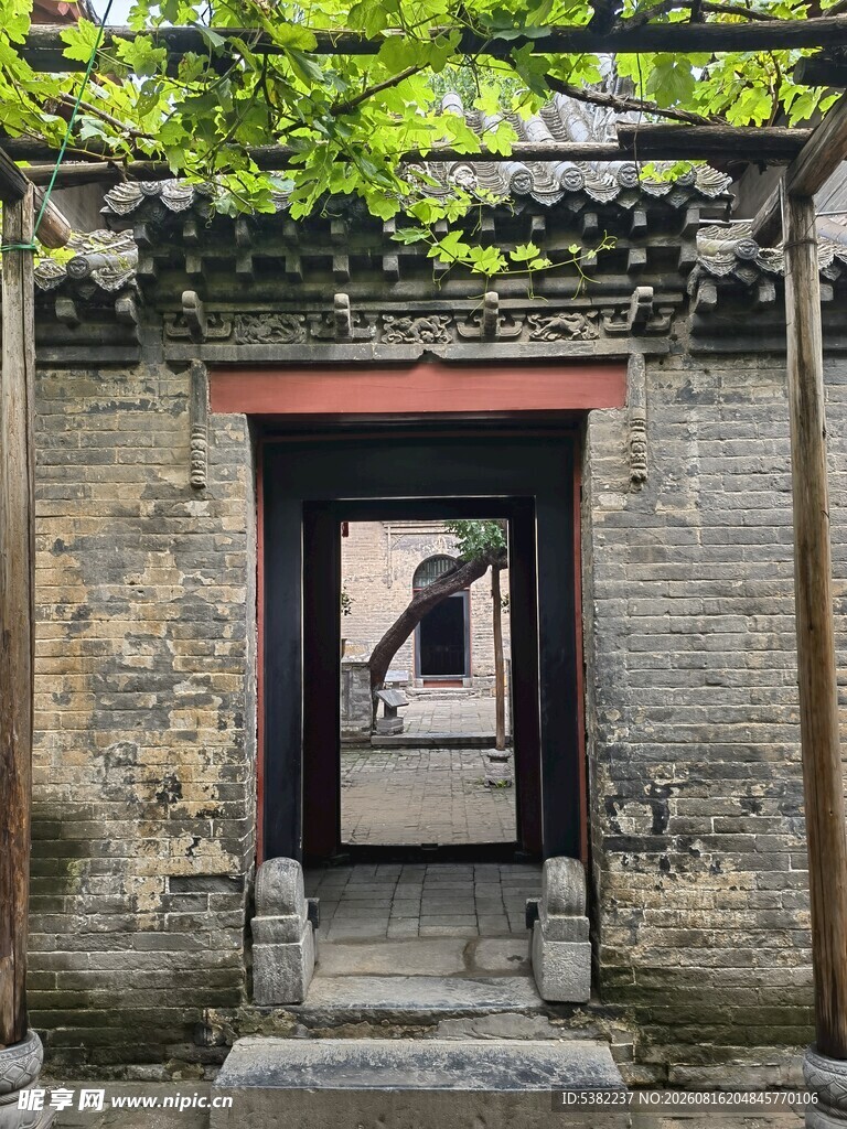 古宅门洞尽显中式韵味