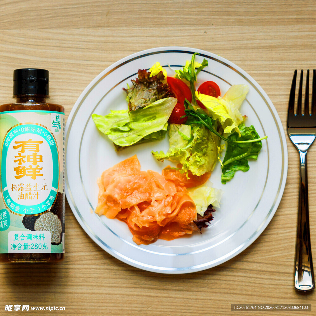健康轻食沙拉配饮品