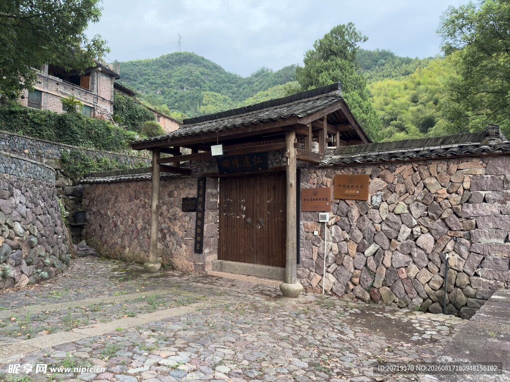 古朴乡村小屋