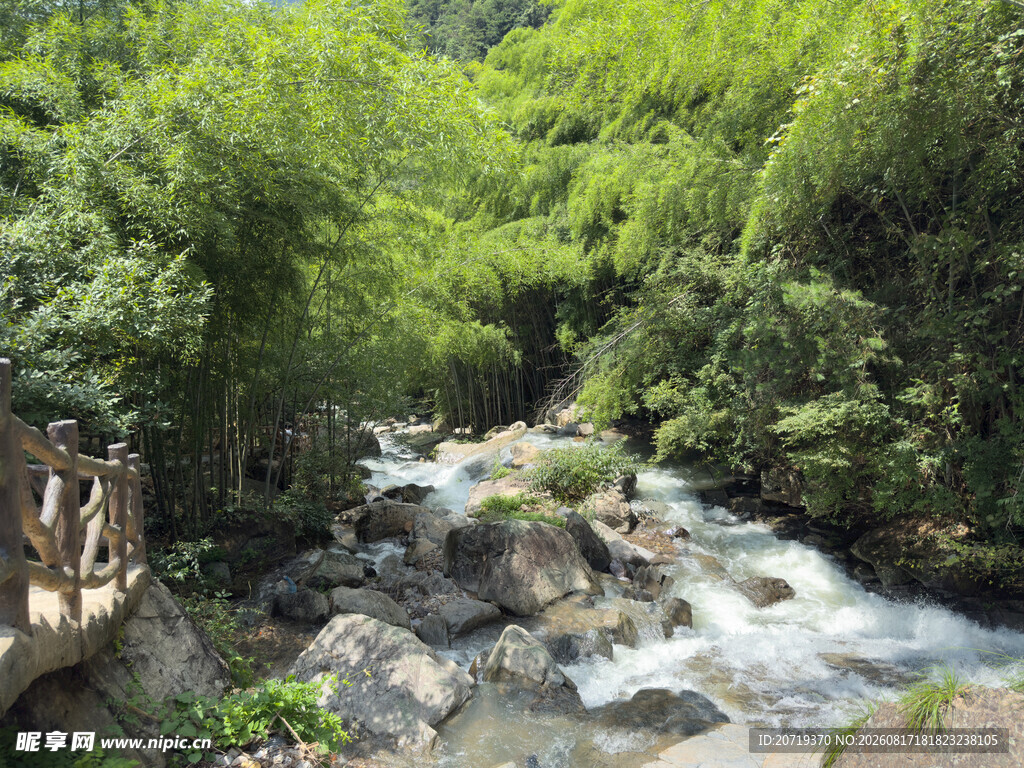山间溪流