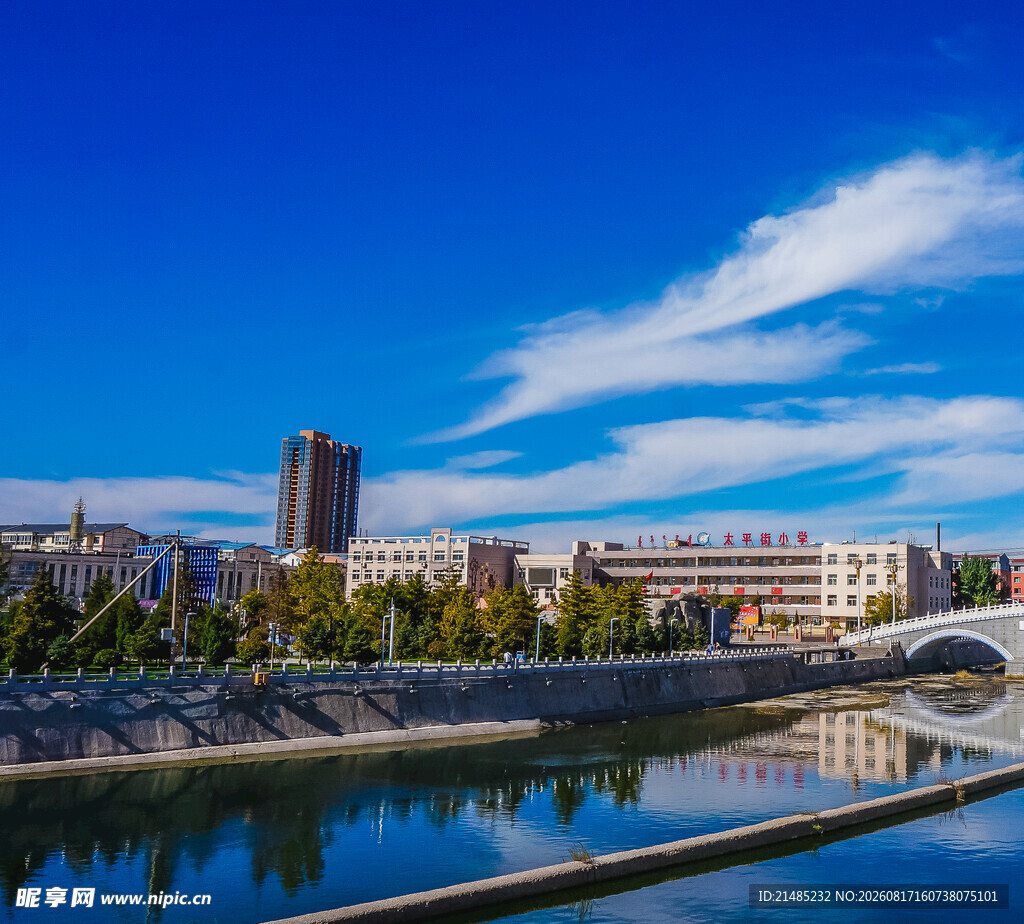 城市河畔风光美景