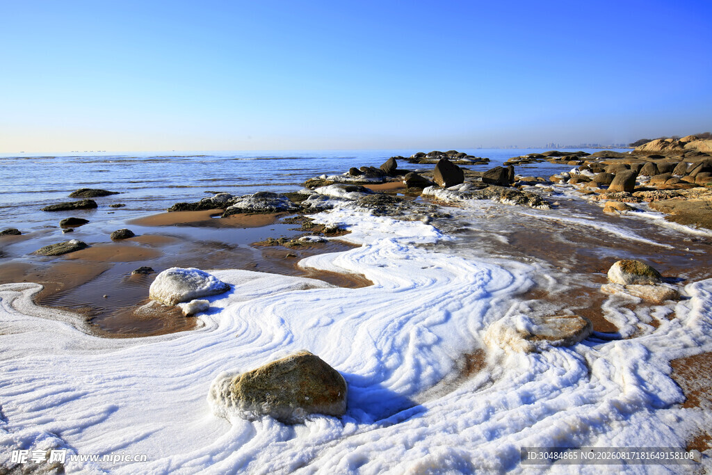 冬日海边雪景岩石景观