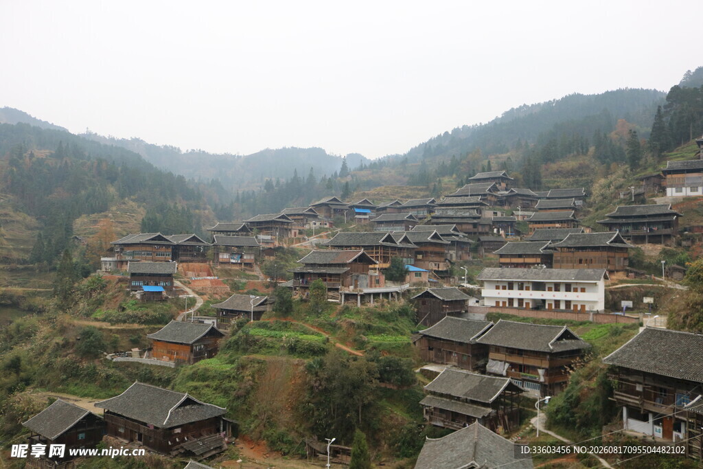 山间古朴村落景观
