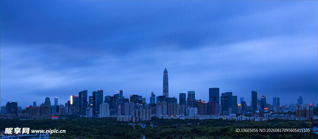 夜幕下的城市天际线