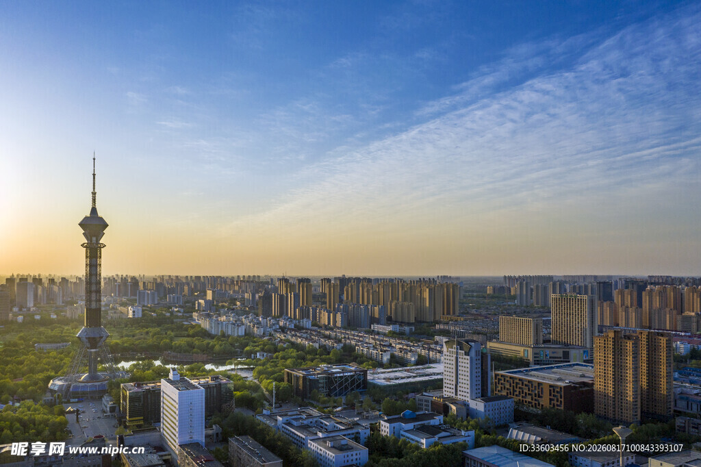 城市天际线日落美景