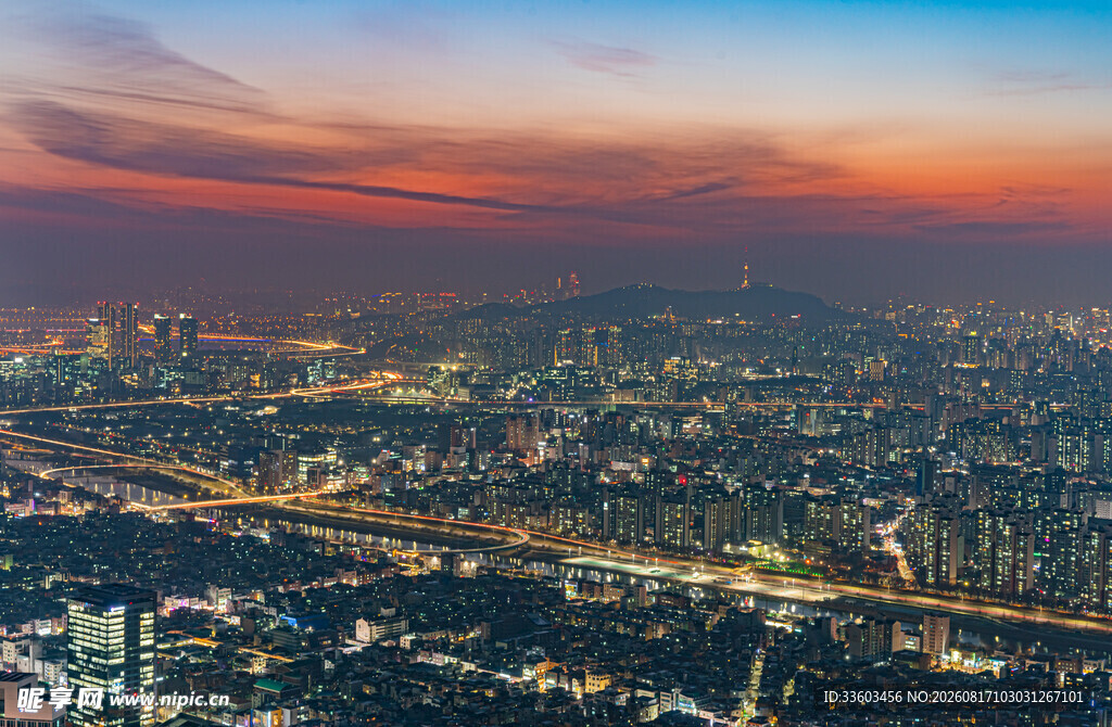 城市黄昏夜景璀璨灯火