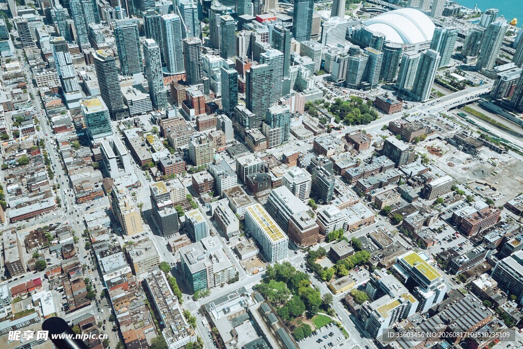 俯瞰繁华都市建筑群