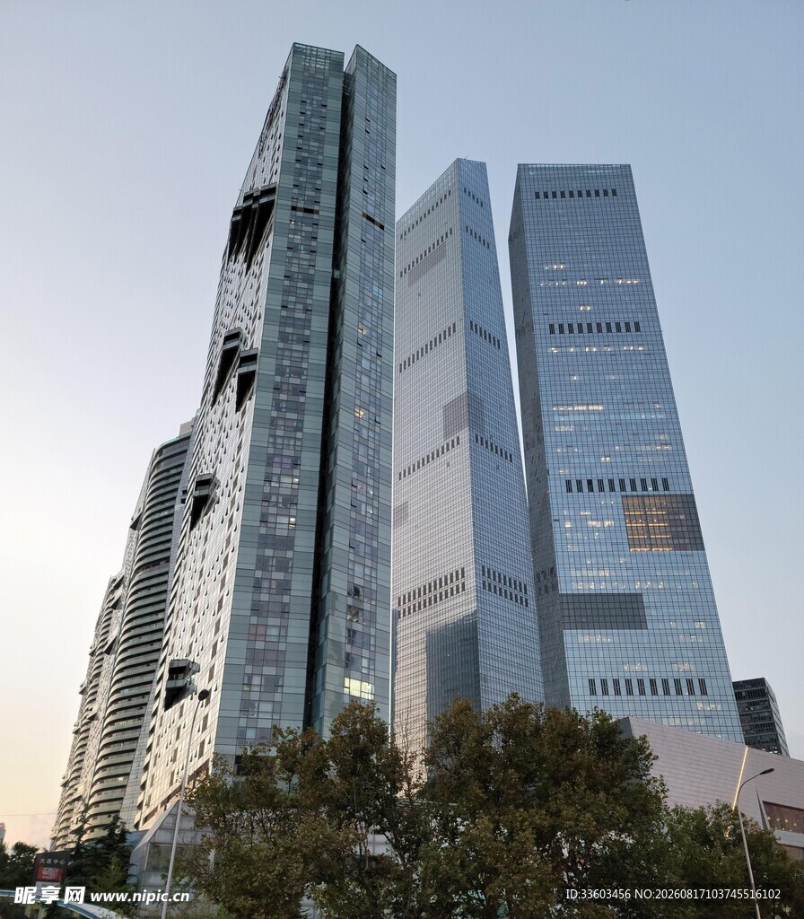 现代摩天大楼建筑群景观