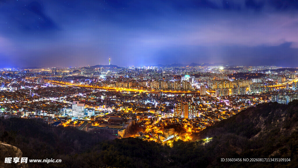 城市璀璨夜景俯瞰图
