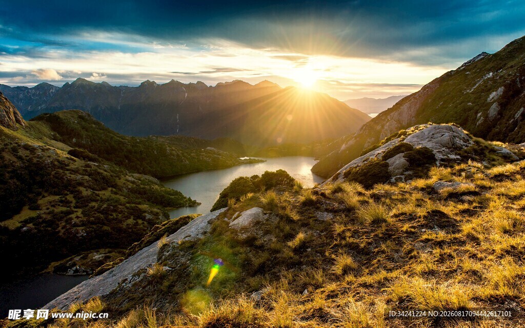 山间日出美景