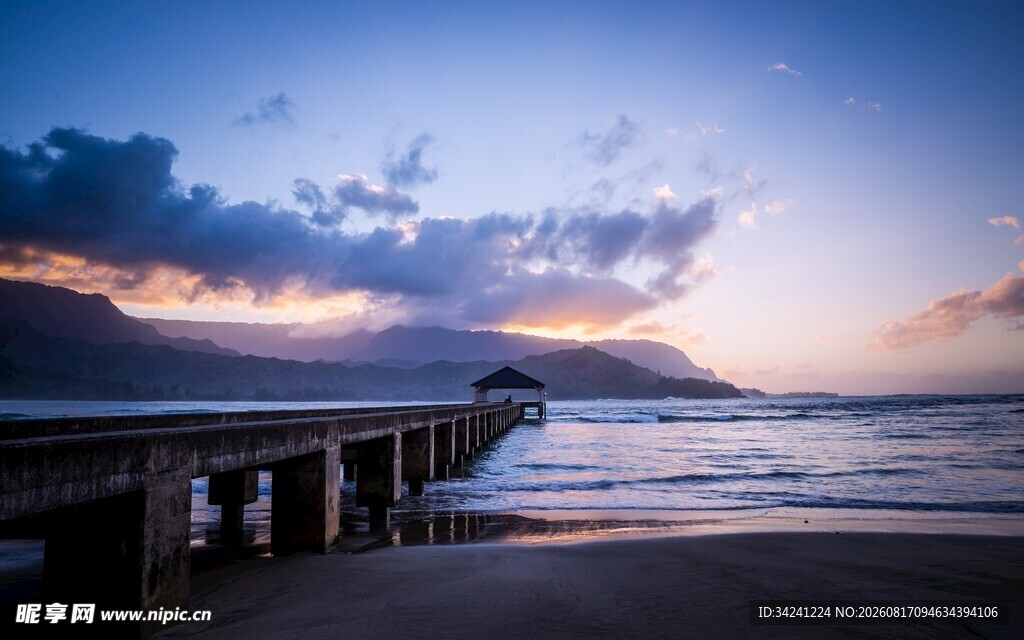 海边栈桥日落美景
