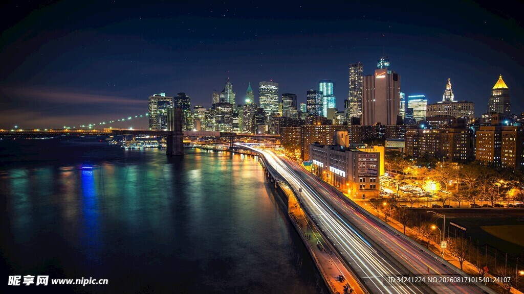 纽约夜景中的桥梁与灯火