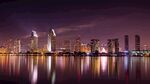 城市璀璨夜景倒影水面