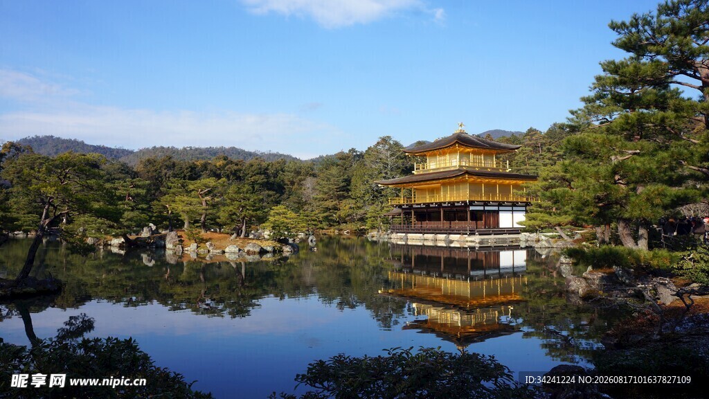 金阁寺湖畔美景