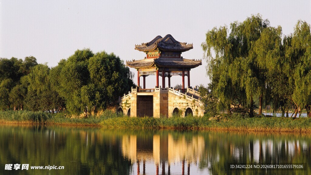 湖畔古亭美景