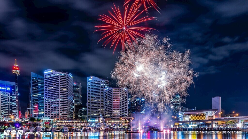 城市夜空绚烂烟花绽放