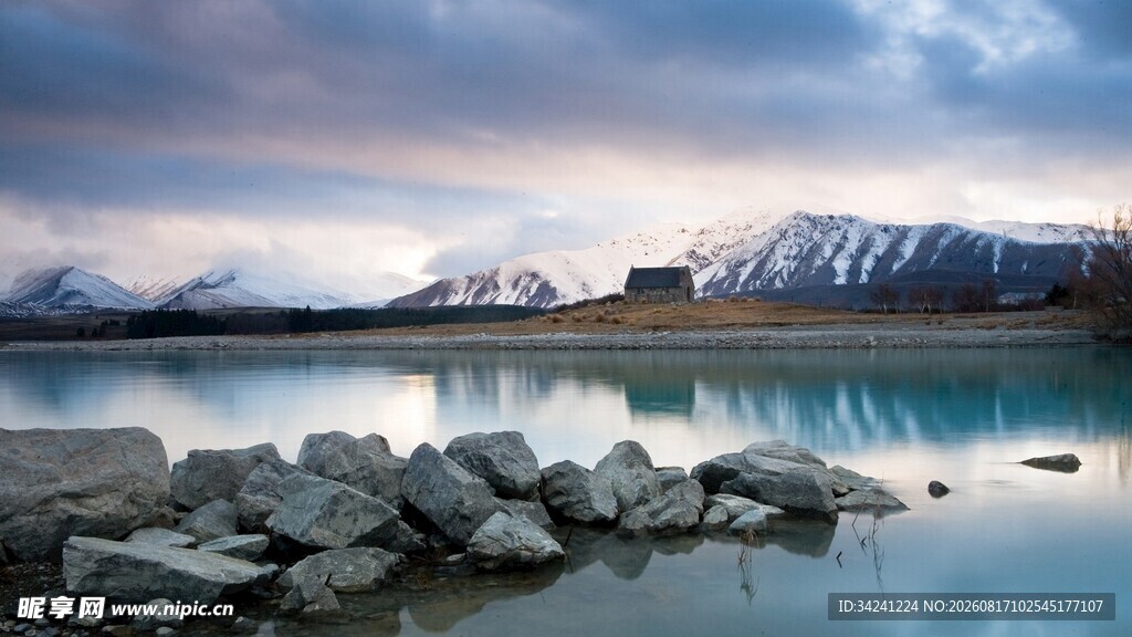 湖畔黄昏美景