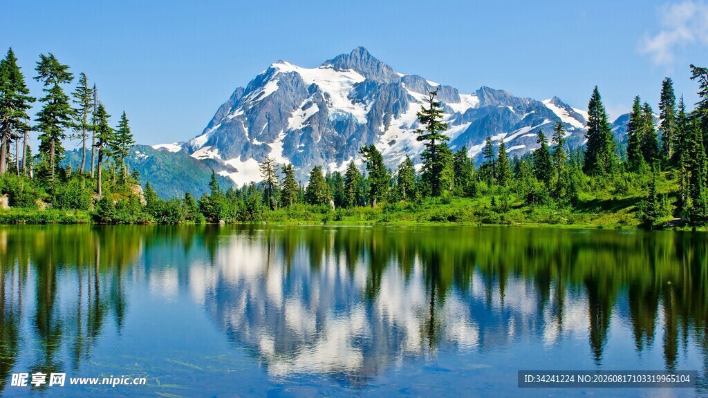 雪山湖泊美景