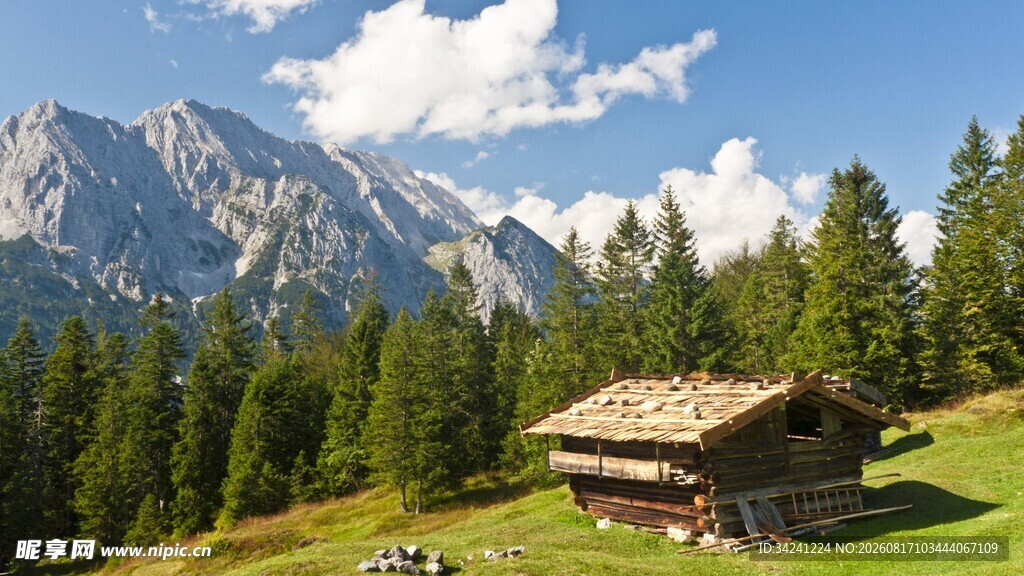 山间木屋邂逅自然美景