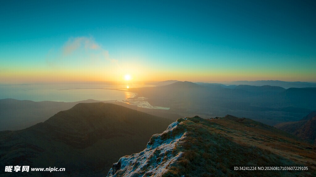 山顶日出美景