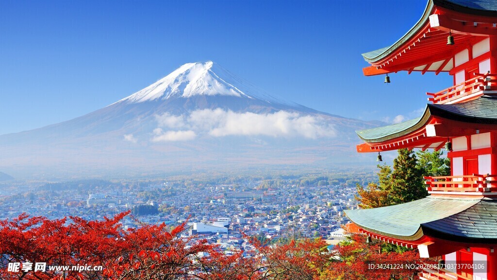 富士山下的日式传统建筑