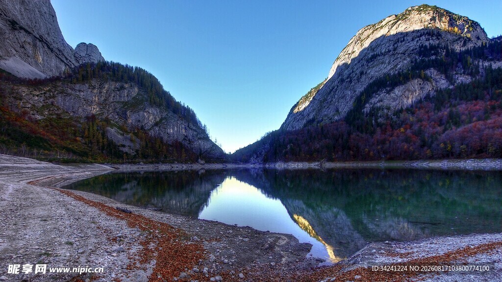 山间静湖美景
