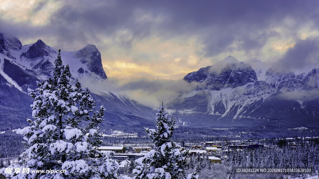 冬日雪山壮丽风景