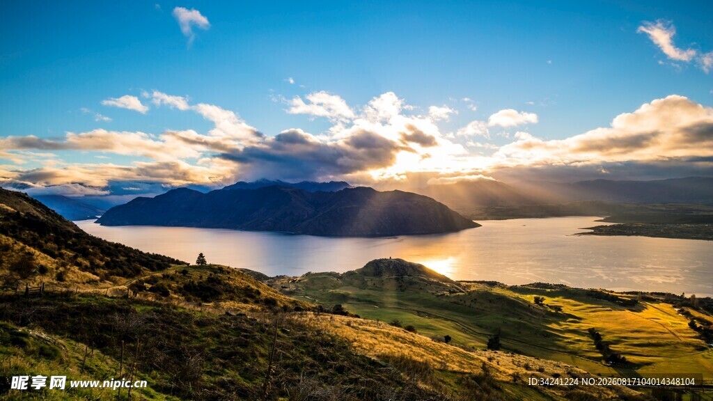 湖畔日落美景