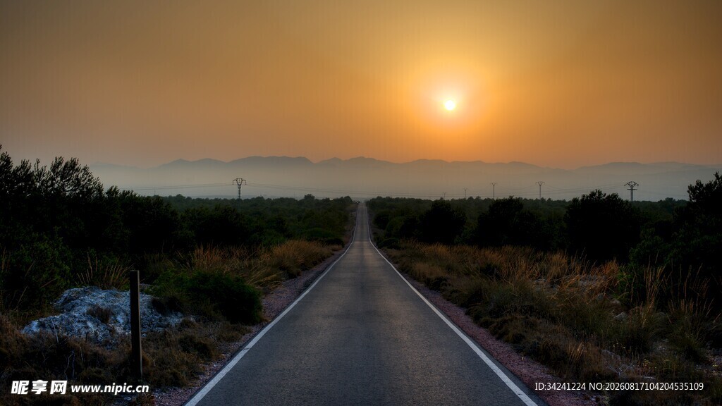 夕阳下的公路美景