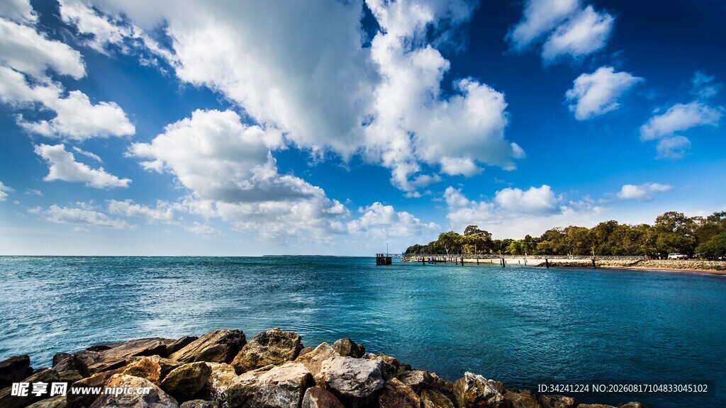 海边美景蓝天碧海岩石
