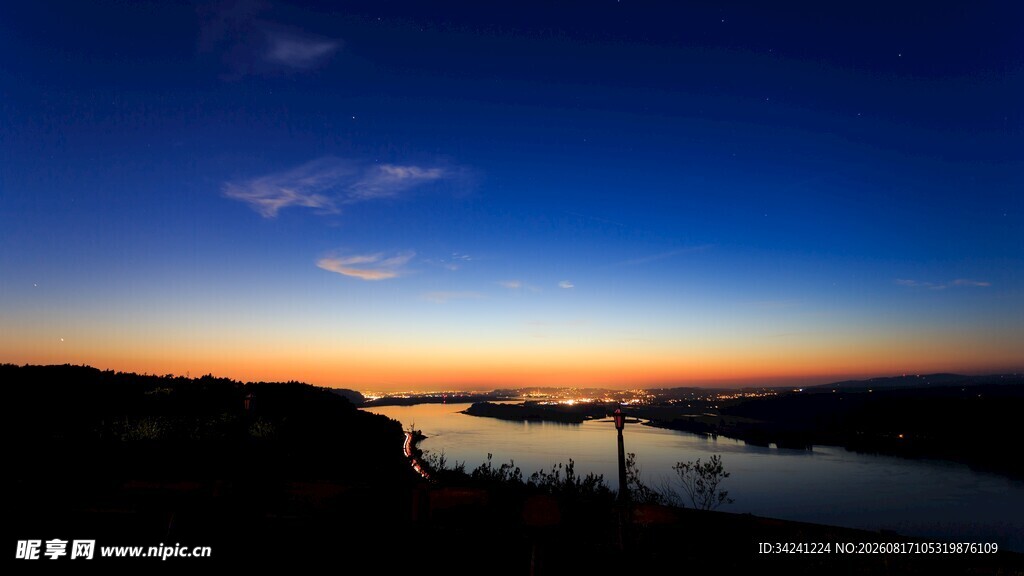 河畔绝美日落风景