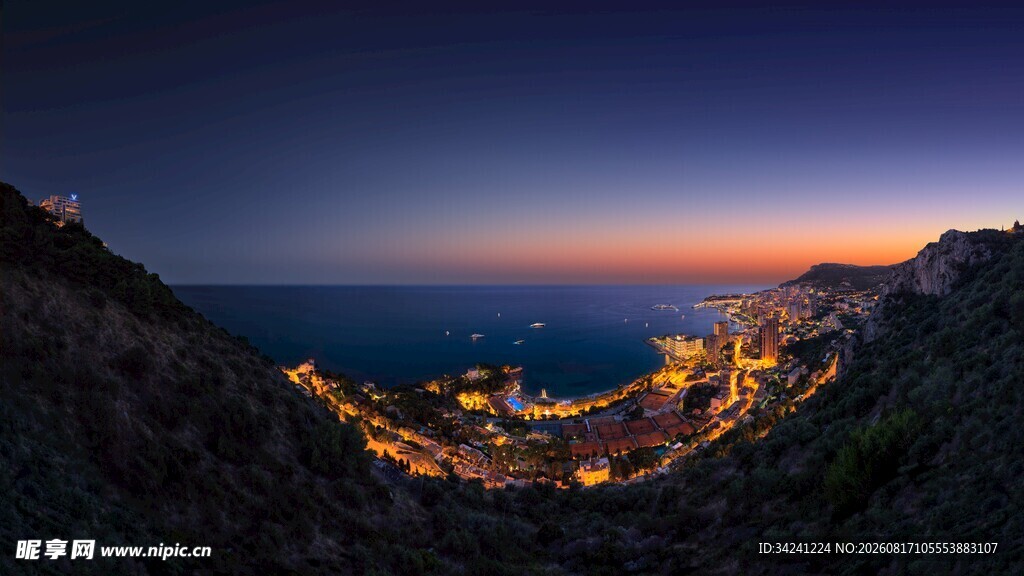 山海间的璀璨暮色夜景