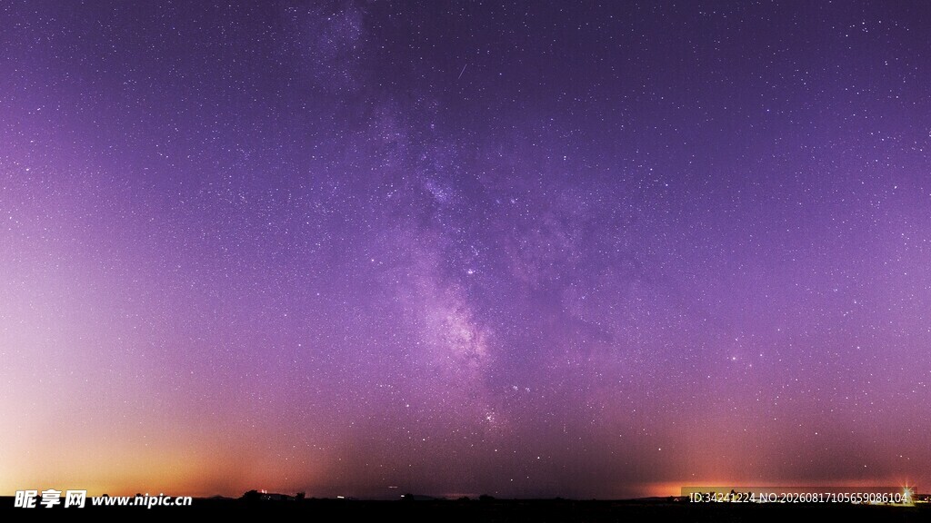 紫色夜空下的璀璨星河