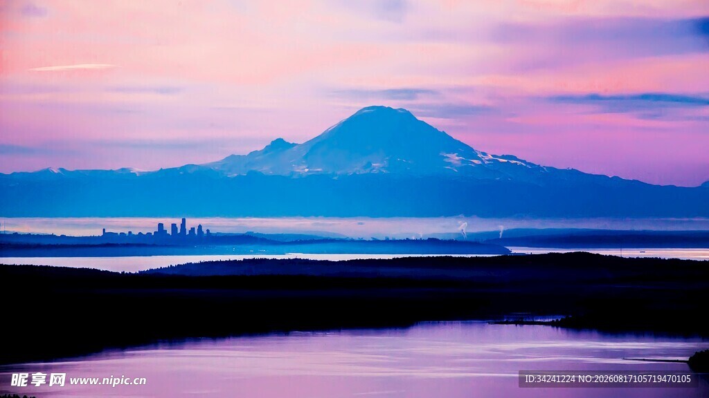 梦幻湖畔的远山美景