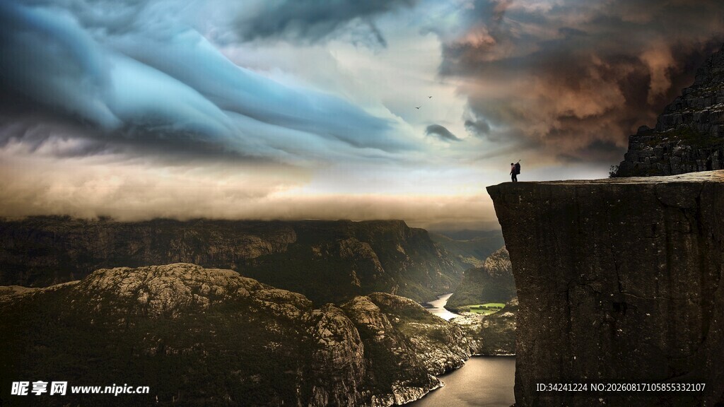 悬崖边壮丽天空风景
